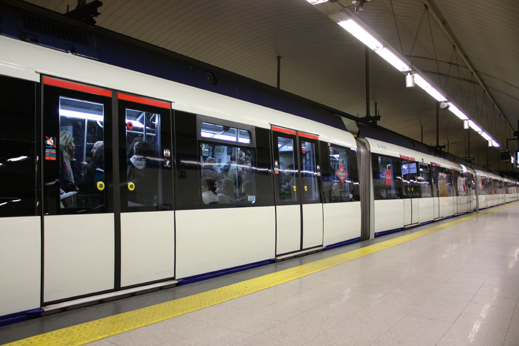 Мадрид, CAF Madrid Serie 7000 BT № R-7419; Мадрид, CAF Madrid Serie 7000 BT № S-7418; Мадрид — Метрополитен — Линия 10