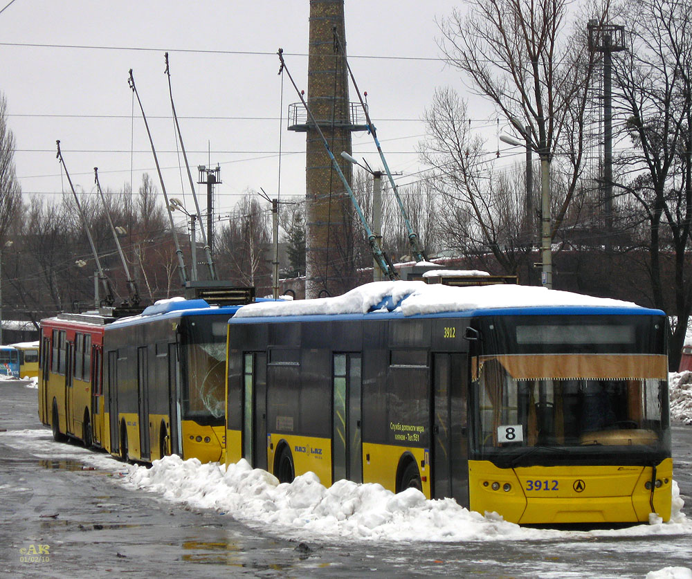 Киев, ЛАЗ E183D1 № 3912