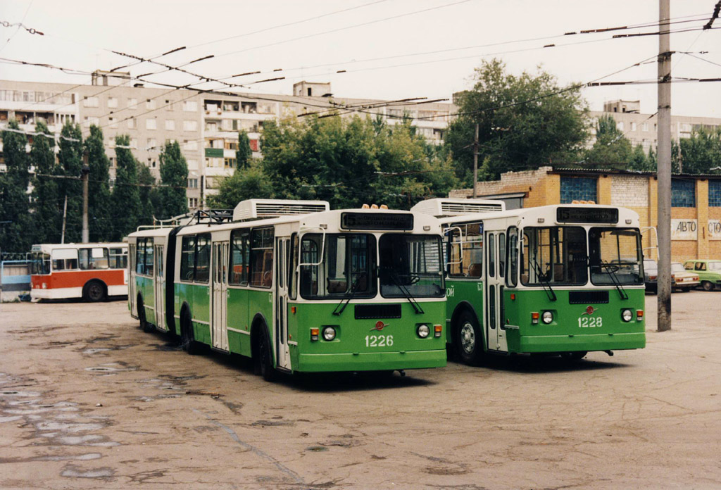 Саратов, ЗиУ-620520 № 1226; Саратов, ЗиУ-620520 № 1228