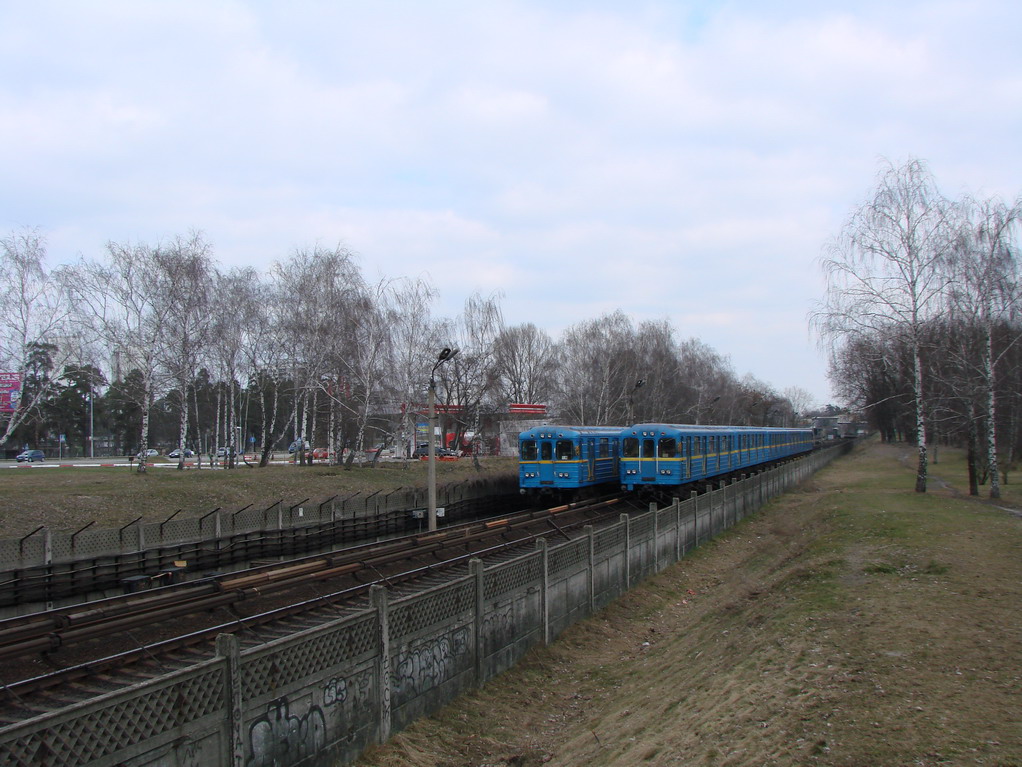 Kyiv — Metro — Line M1 (red)