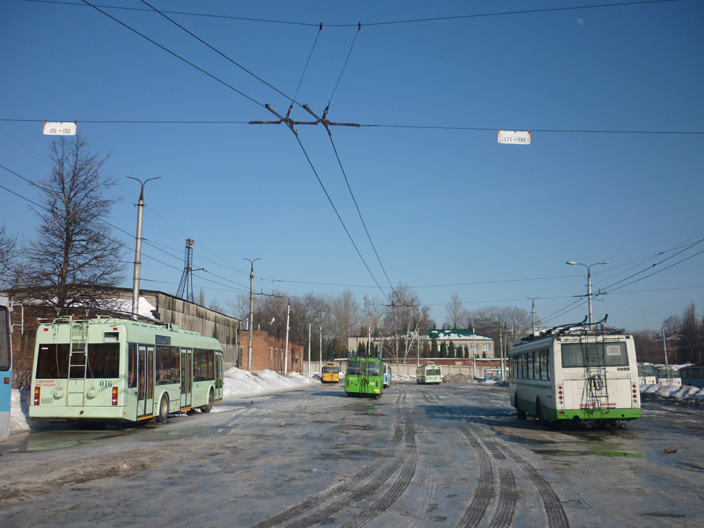 Курск, ЛиАЗ-5280 (ВЗТМ) № 002; Курск, БКМ 321 № 016; Курск — Троллейбусное Депо