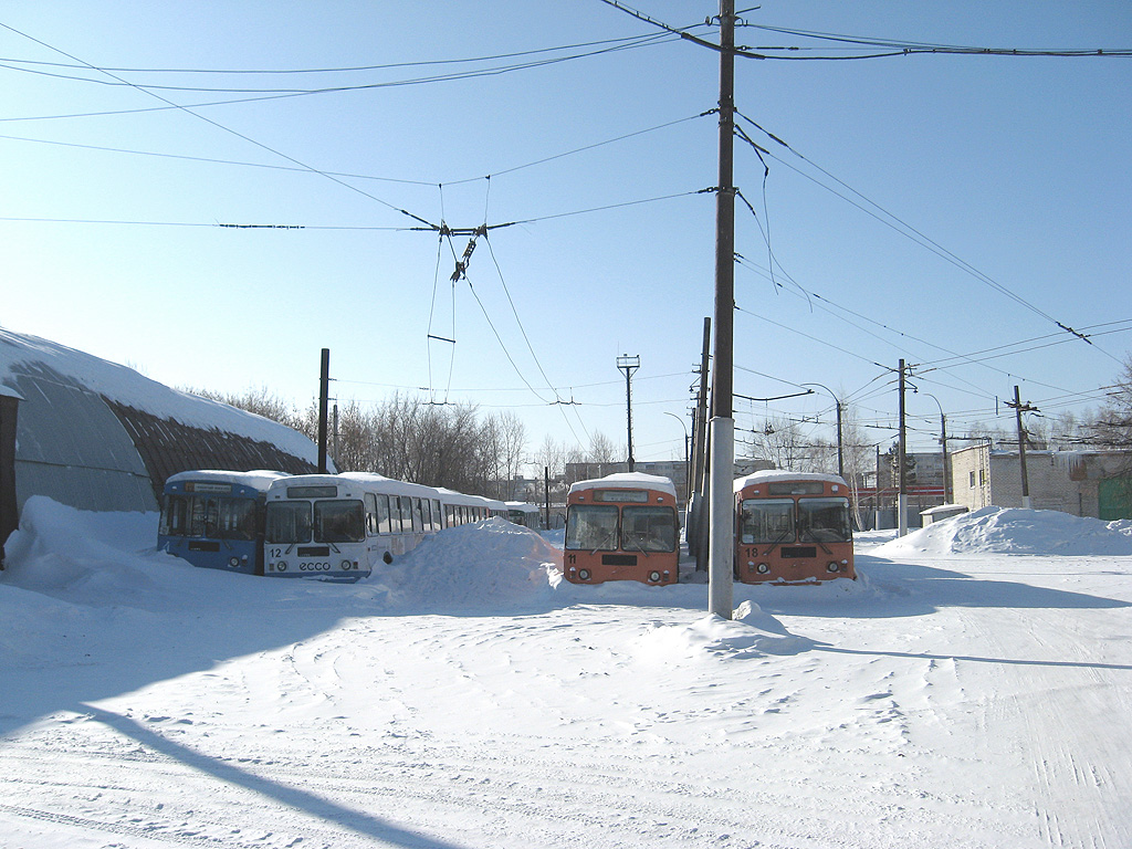 Тюмень, ЗиУ-682Г [Г00] № 12; Тюмень, ЗиУ-682Г [Г00] № 11; Тюмень — Разные фотографии