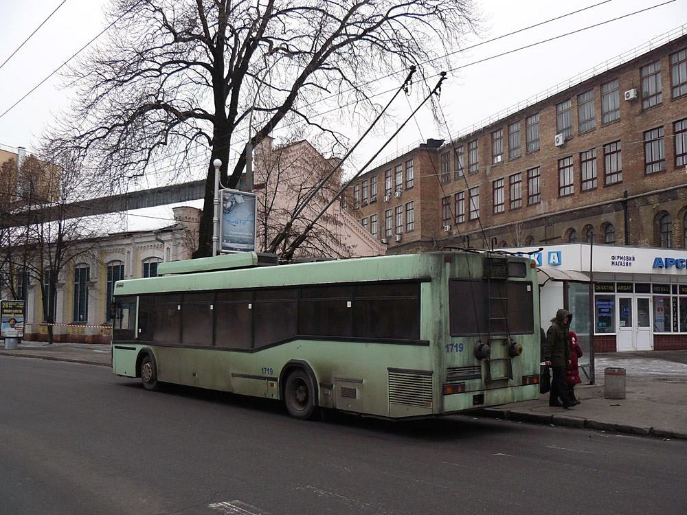 Киев, МАЗ-103Т № 1719