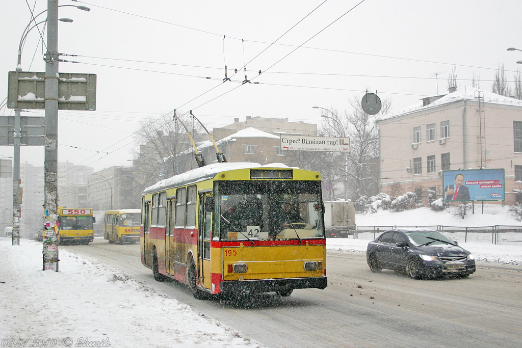 Киев, Škoda 14Tr02/6 № 195