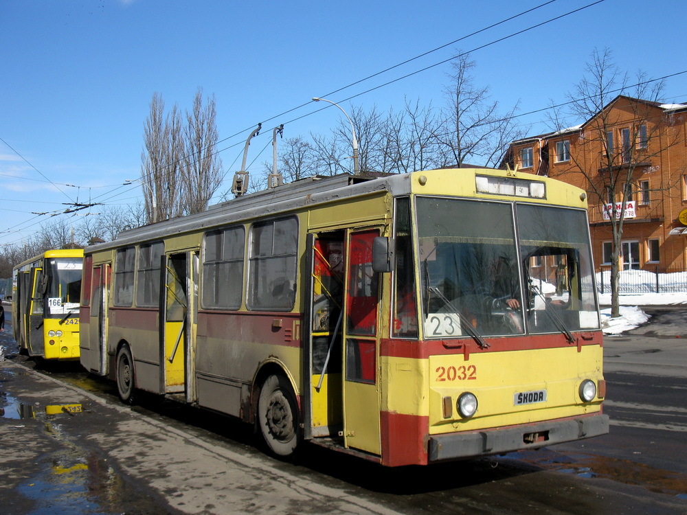 Киев, Škoda 14Tr89/6 № 2032