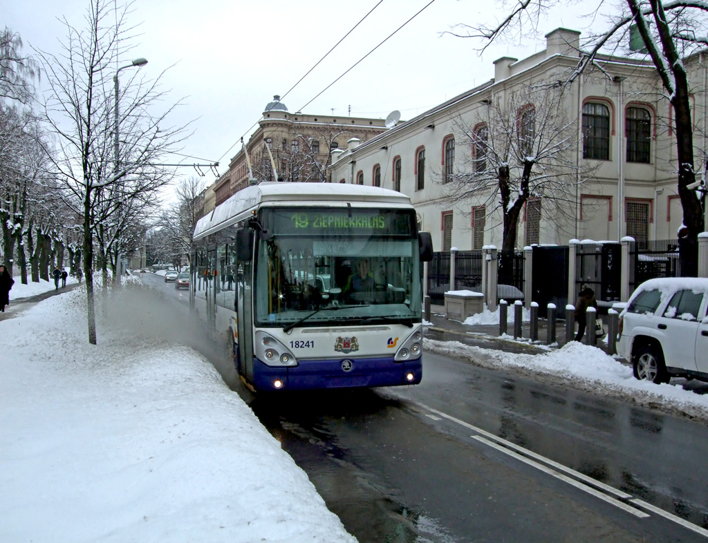 Рига, Škoda 24Tr Irisbus Citelis № 18241