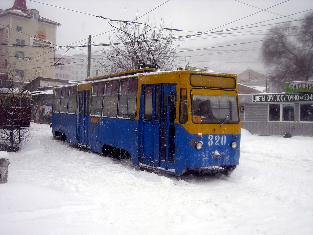 Владивосток, 71-132 (ЛМ-93) № 320; Владивосток — Снегопады