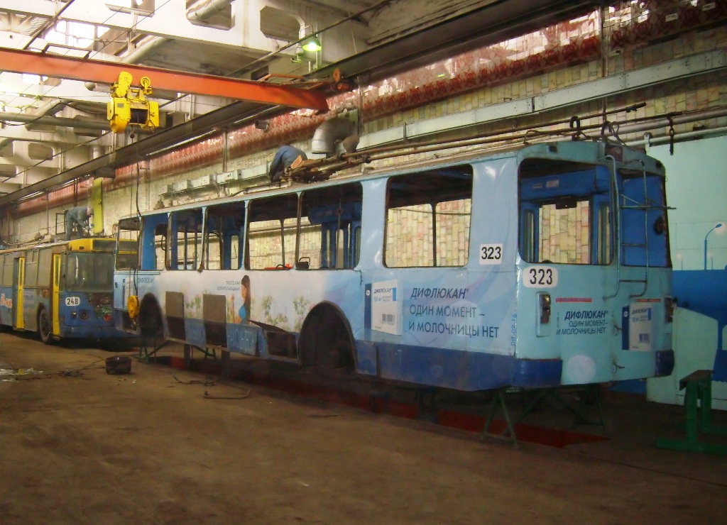 Омск, ЗиУ-682В [В00] № 323