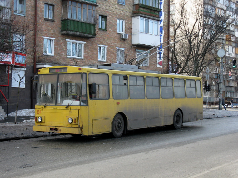 Киев, Škoda 14Tr02/6 № 381 Киев, Škoda 14Tr02/6 № 381