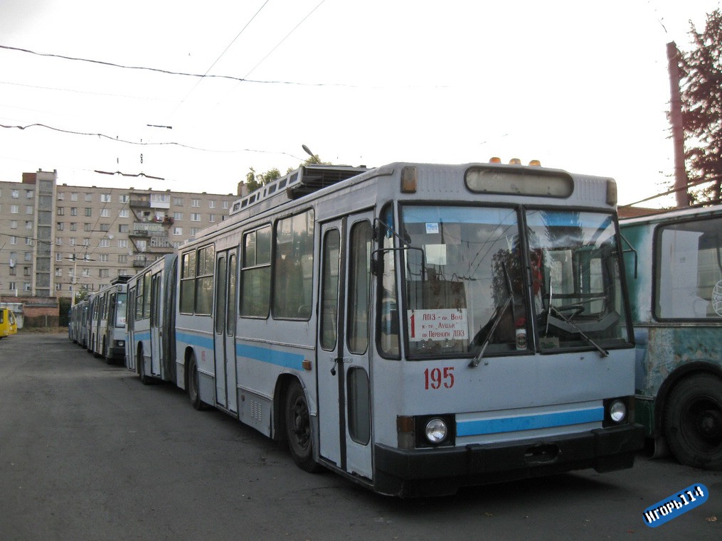 Луцк, ЮМЗ Т1 № 195