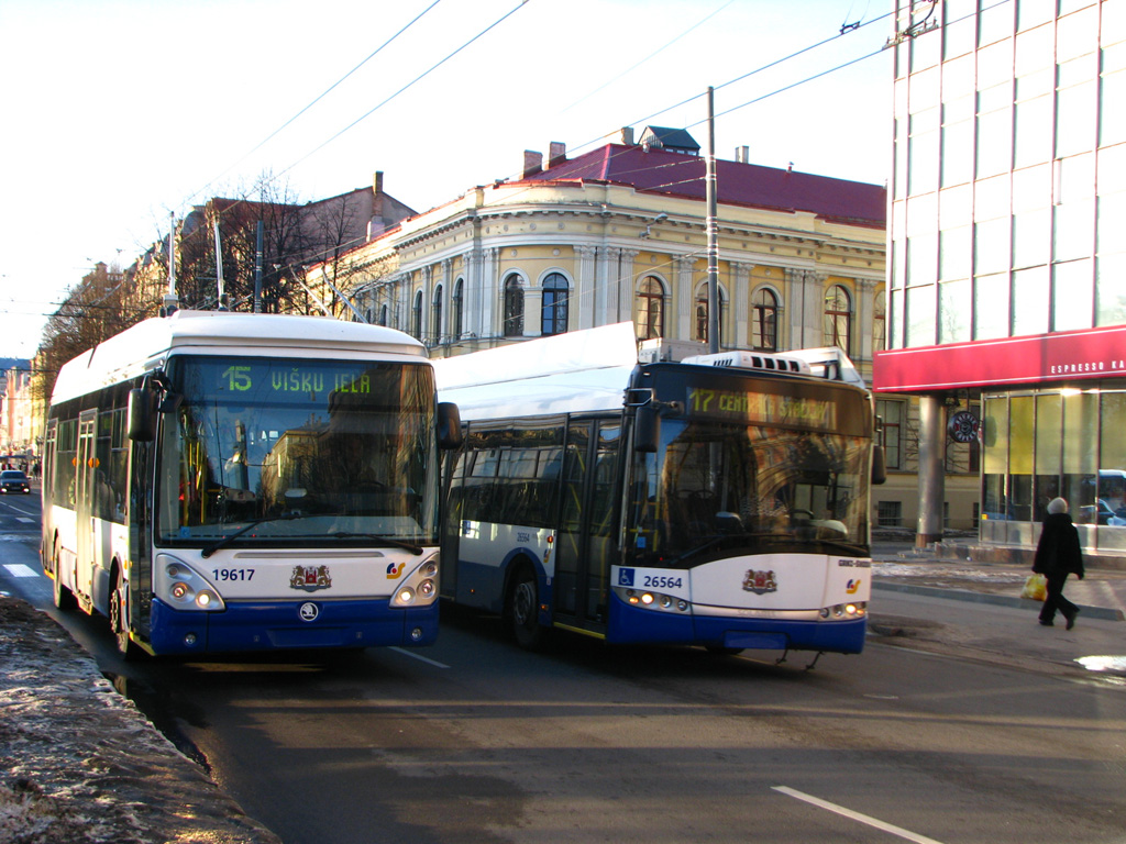 Рига, Škoda 24Tr Irisbus Citelis № 19617; Рига, Solaris Trollino III 18 Ganz № 26564