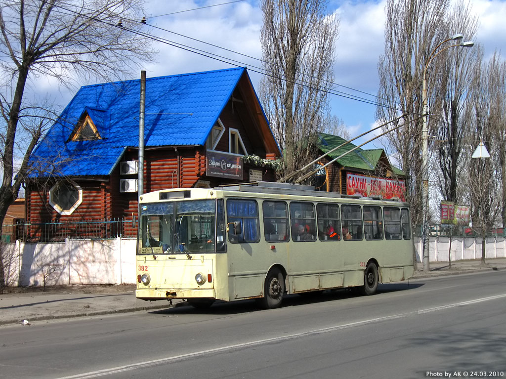 Киев, Škoda 14Tr02/6 № 382