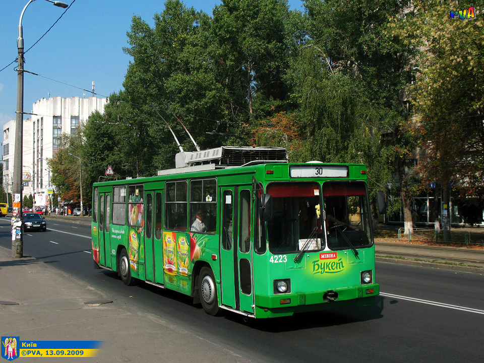 Киев, ЮМЗ Т2 № 4223 Киев, ЮМЗ Т2 № 4223