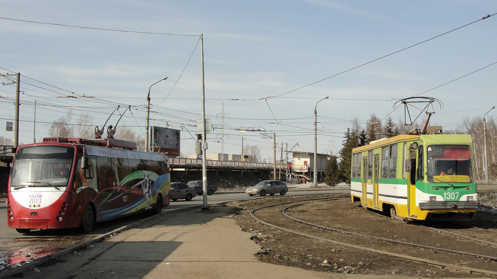 Казань, 71-134К (ЛМ-99К) № 1307; Казань, БКМ 42003А «Витовт» № 1127