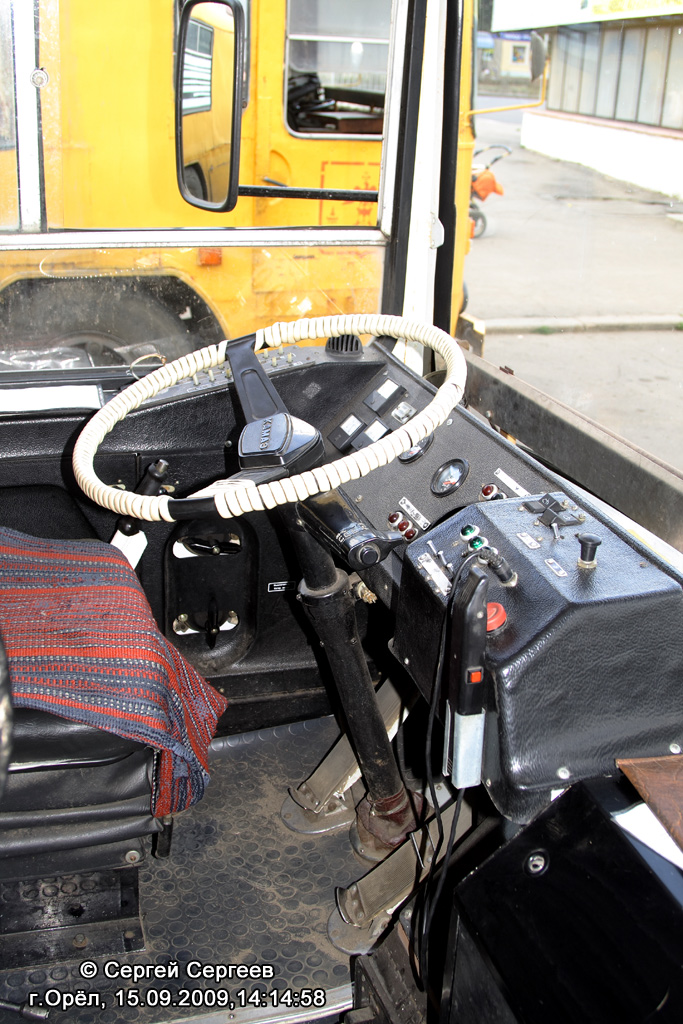 Орёл, ЗиУ-682Г-016  [Г0М] № 1127; Орёл — Рабочие места водителей, кабины и пульты управления