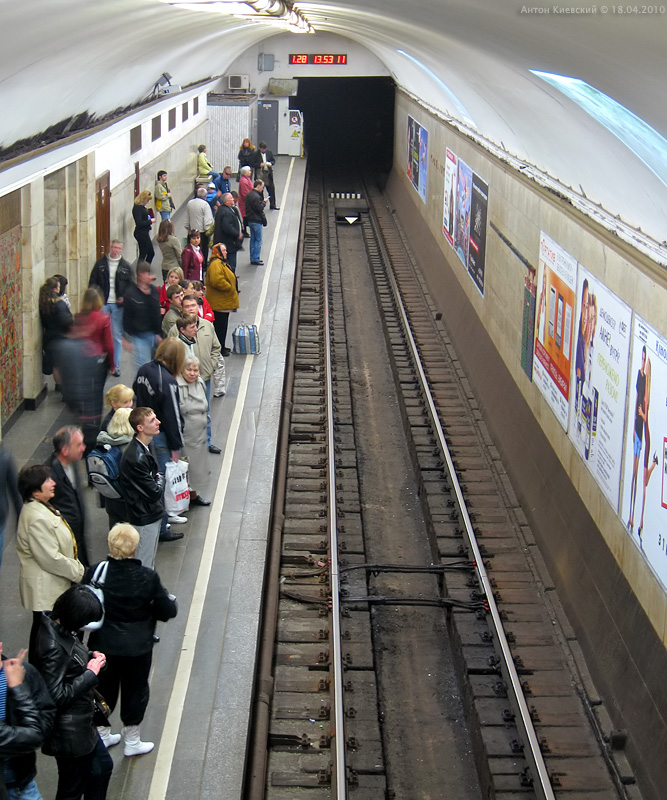 Kyiv — Metro — Line M1 (red)