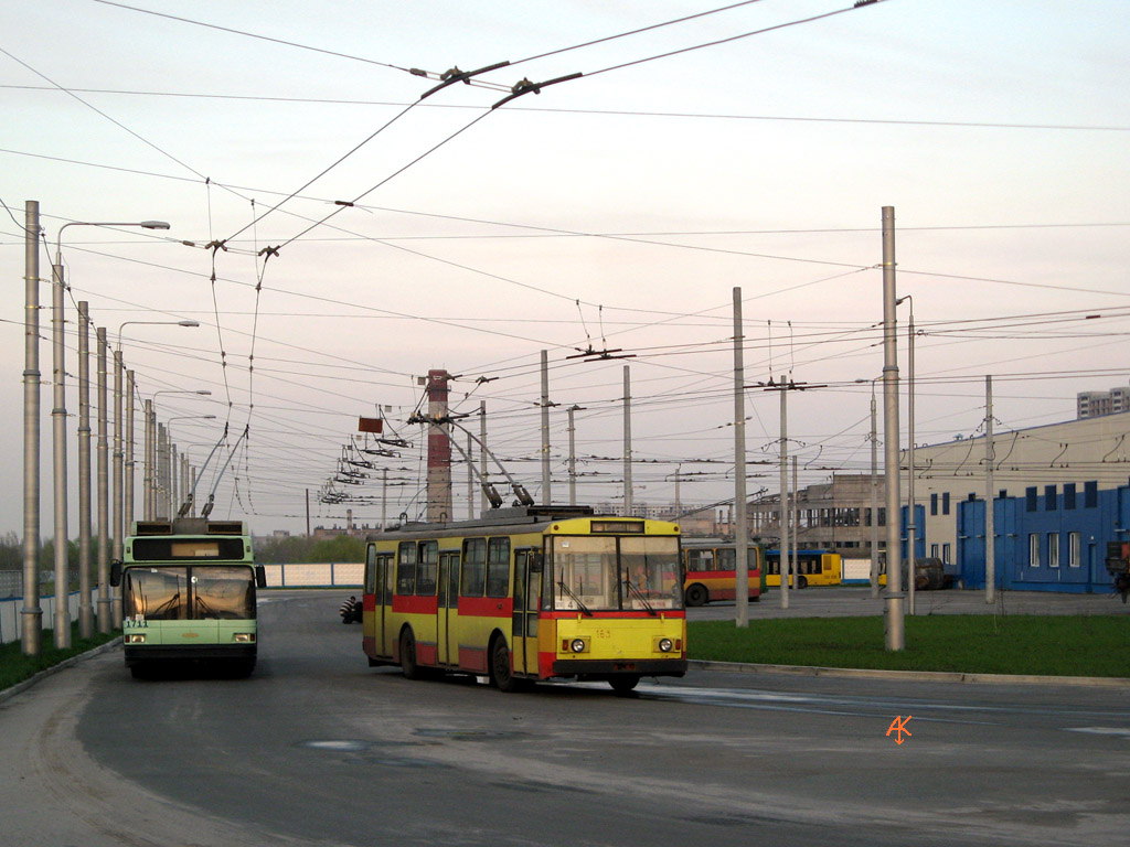 Киев, МАЗ-103Т № 1711; Киев, Škoda 14Tr02 № 163; Киев — Троллейбусные депо: 1. Новая территория на ул. Максимовича