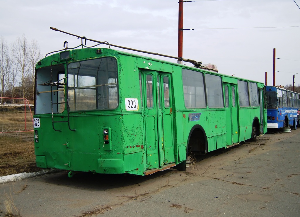 Омск, ЗиУ-682В [В00] № 323