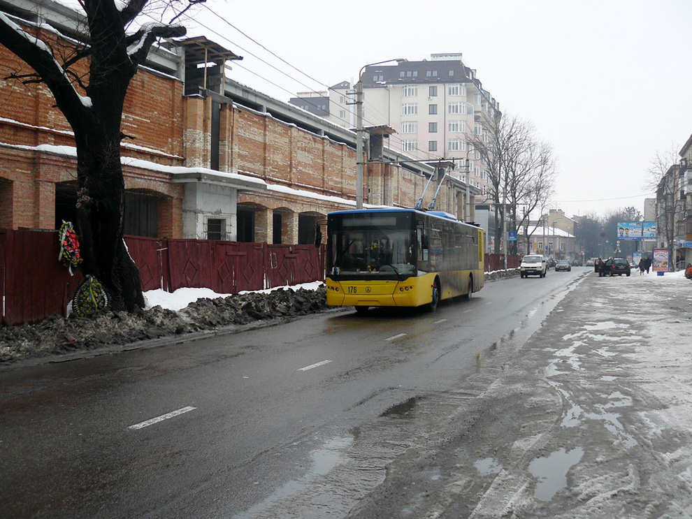 Ивано-Франковск, ЛАЗ E183D1 № 176