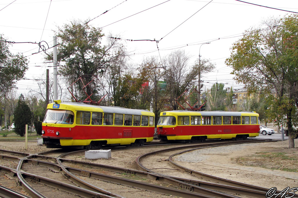 伏爾加格勒, Tatra T3SU # 5735; 伏爾加格勒, Tatra T3SU # 5742