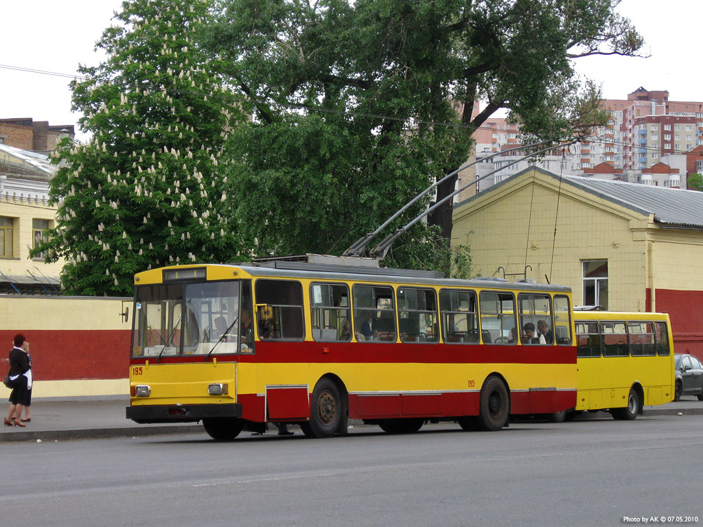 Киев, Škoda 14Tr02/6 № 195