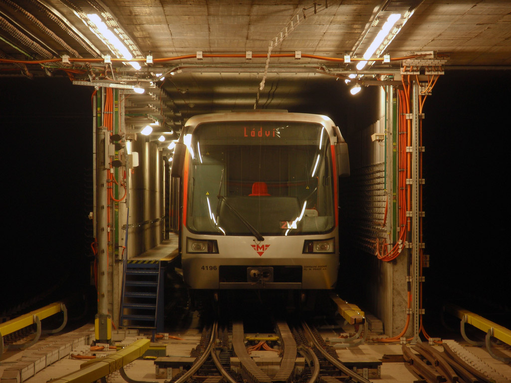 Прага, M1.1 № 4196; Прага — Метрополитен: линия C