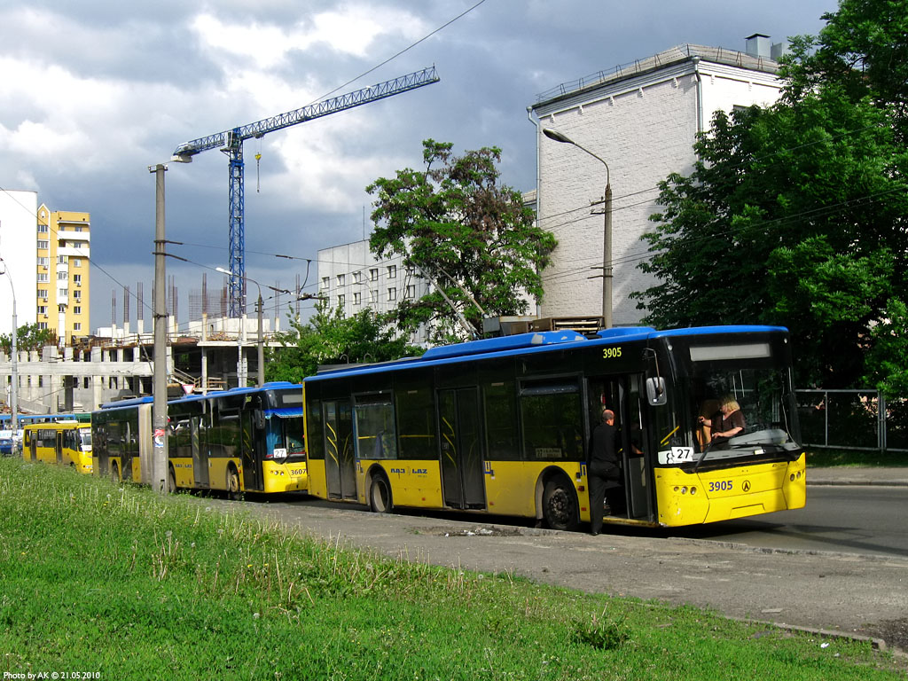 Kijev, LAZ E183D1 — 3905