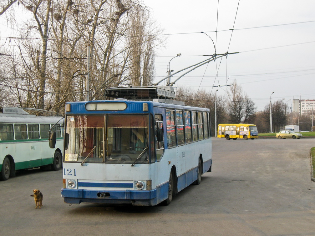 Ровно, ЮМЗ Т2 № 121