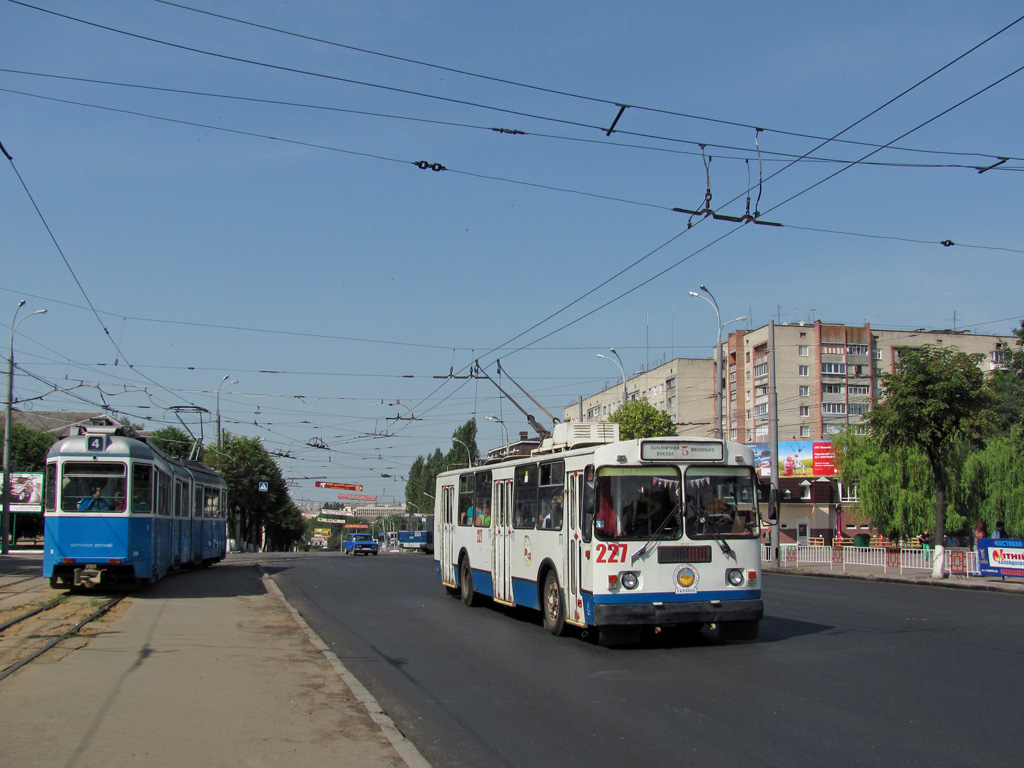 Винница, ЗиУ-682Г-016 (012) № 227; Винница, SWS/SIG/BBC Be 4/6 "Mirage" № 265