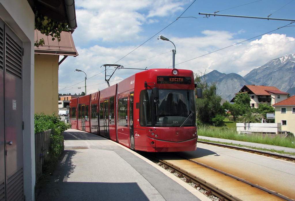 Innsbruck, Bombardier Flexity Outlook č. 325; Innsbruck — Stubaitalbahn