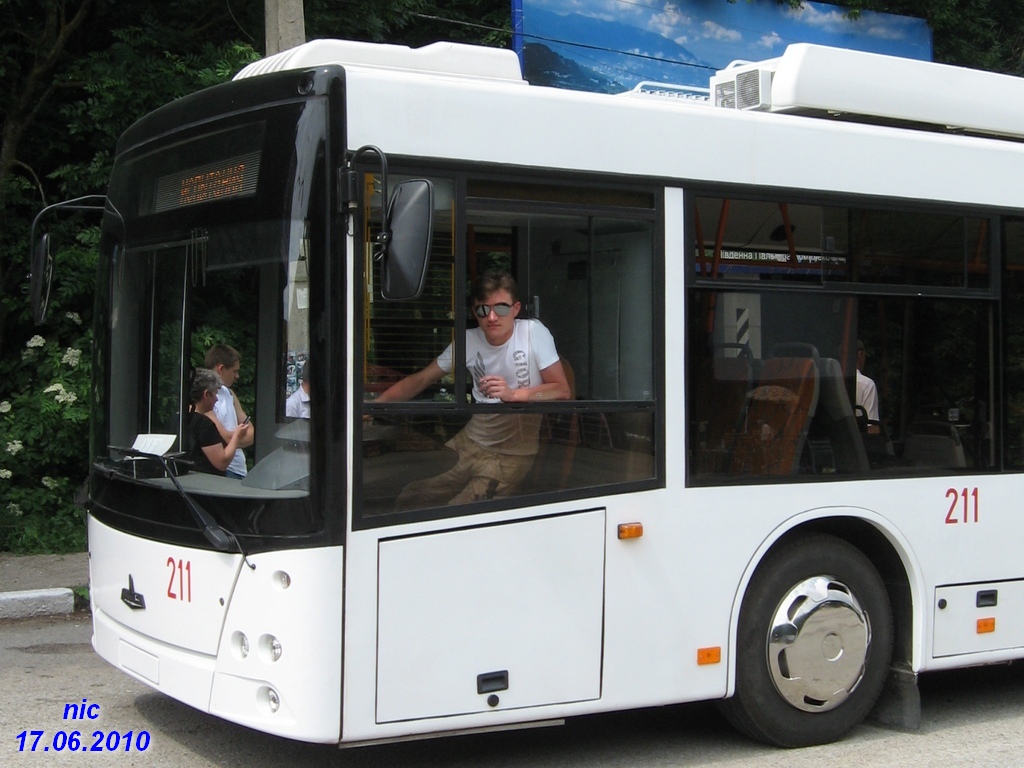 Крымский троллейбус, МАЗ-ЭТОН Т203 № 211; Работники электротранспорта