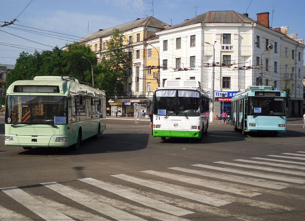 Твер, БКМ 32102 № 9; Твер, ЛиАЗ-5280 № 71; Твер, Тролза-5275.05 «Оптима» № 65