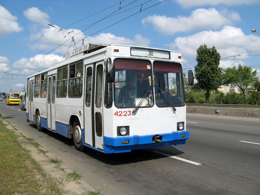 Киев, ЮМЗ Т2 № 4223 Киев, ЮМЗ Т2 № 4223
