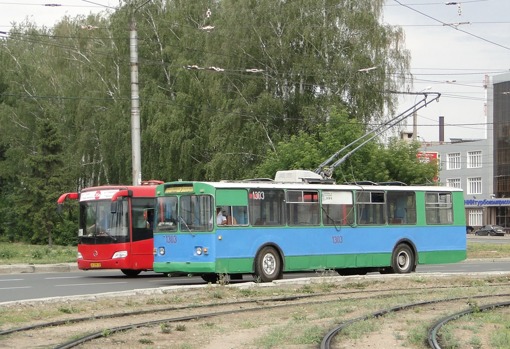 Казань, ЗиУ-682В № 1303 Казань, ЗиУ-682В № 1303
