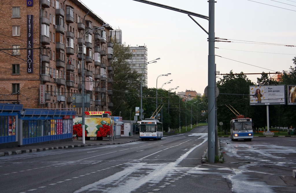 Москва, ВМЗ-5298.01 (ВМЗ-463) № 8945; Москва, БКМ 20101 № 8806; Москва — Троллейбусные линии: ЮЗАО