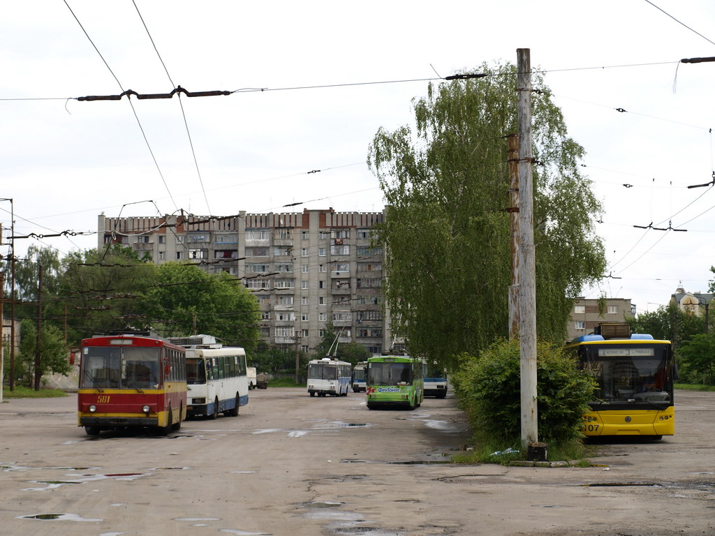 Львов, Škoda 14Tr11/6 № 581; Львов, ЛАЗ E183D1 № 107