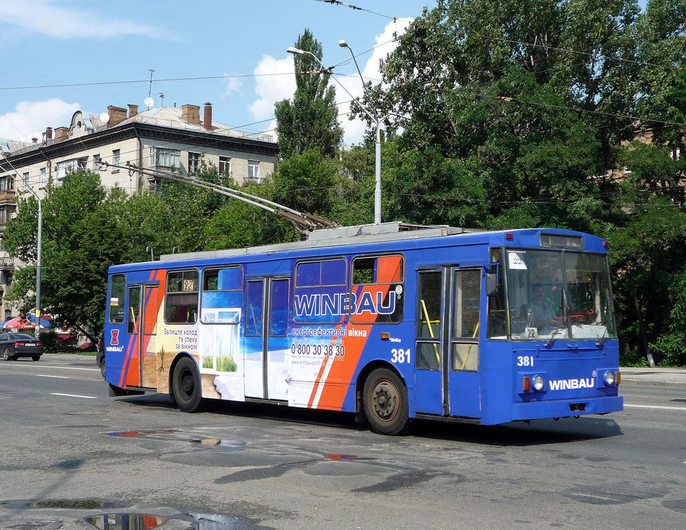 Киев, Škoda 14Tr02/6 № 381 Киев, Škoda 14Tr02/6 № 381