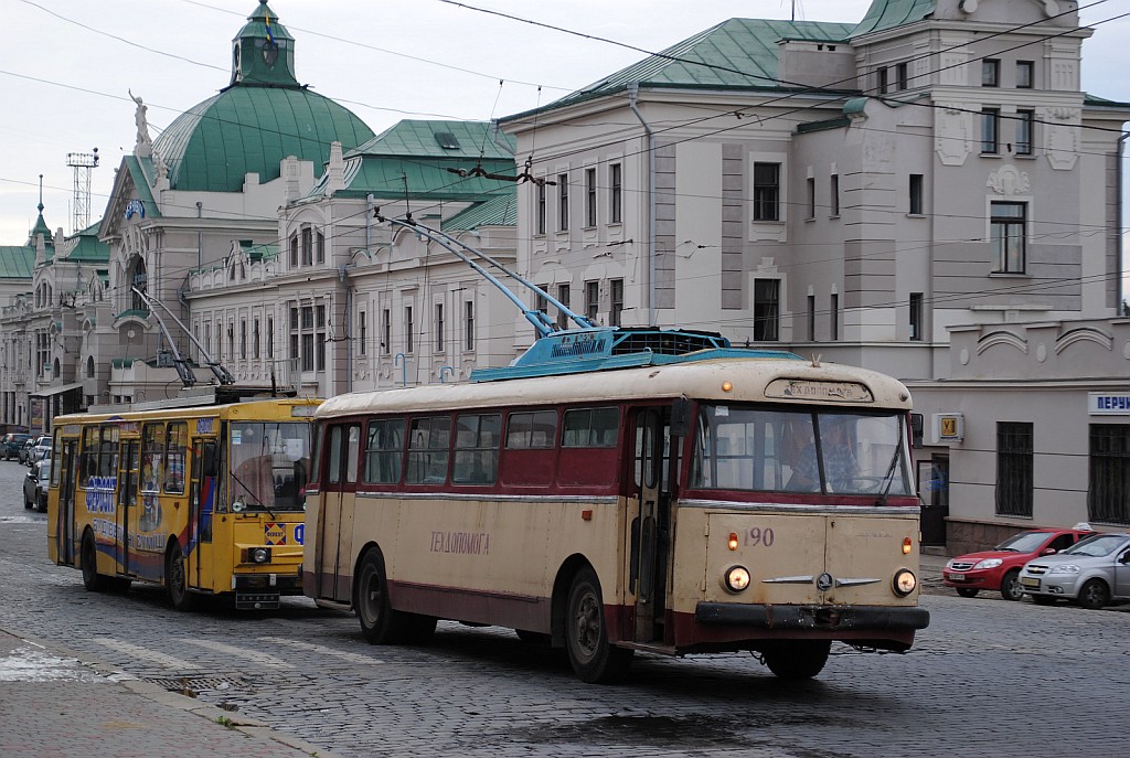 Черновцы, Škoda 9Tr24 № 190; Черновцы, Škoda 14Tr02/6 № 273