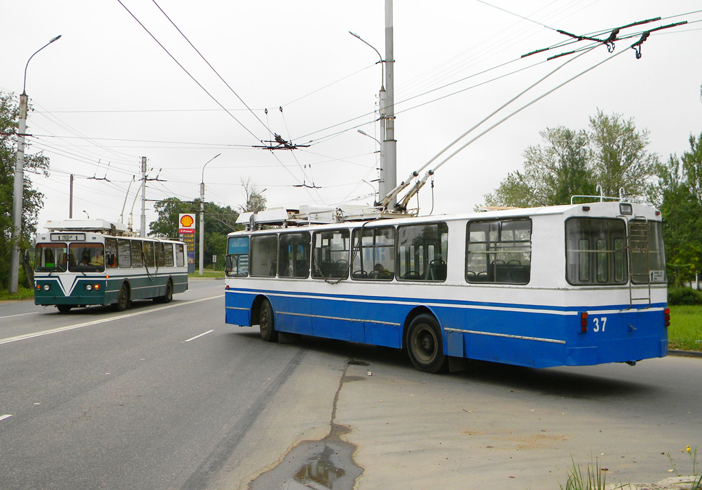 Великий Новгород, ЗиУ-682 КР Иваново № 1; Великий Новгород, ЗиУ-682 КР Иваново № 37