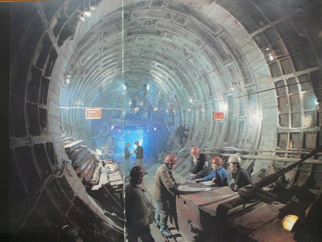Киев — Metro — Line M2 (blue); Киев — Metro — Other