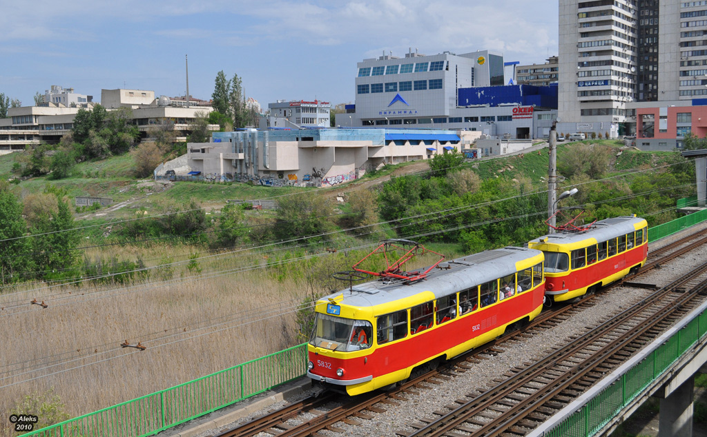Волгоград, Tatra T3SU № 5832; Волгоград, Tatra T3SU № 5833