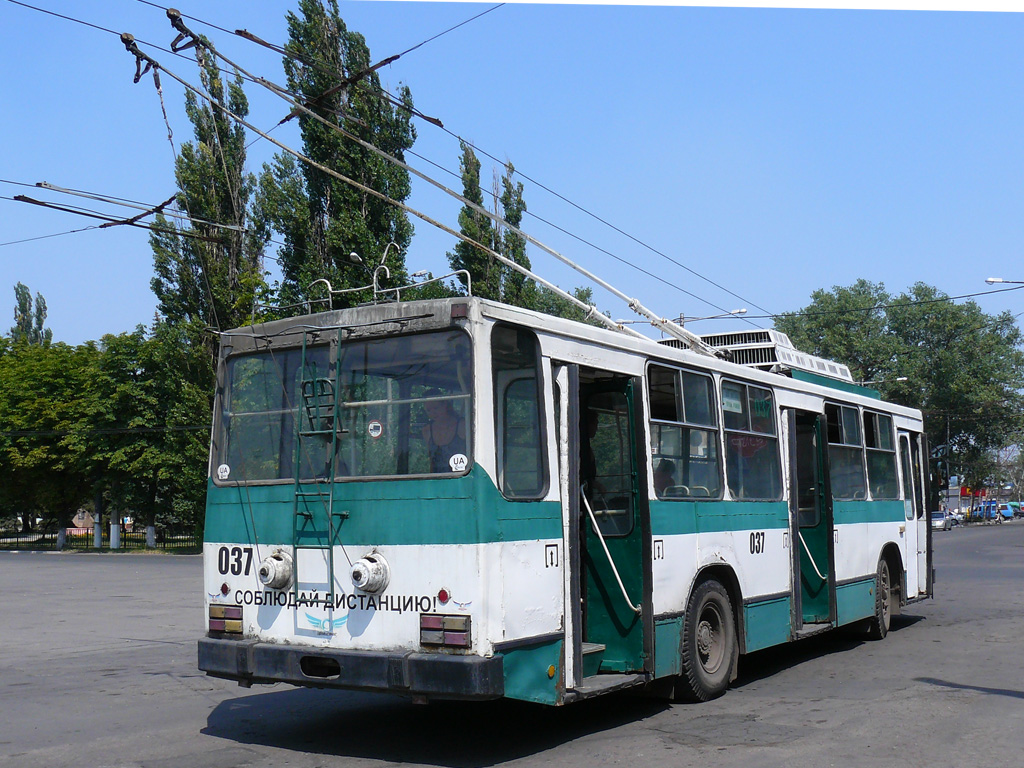 Харцызск, ЮМЗ Т2 № 037