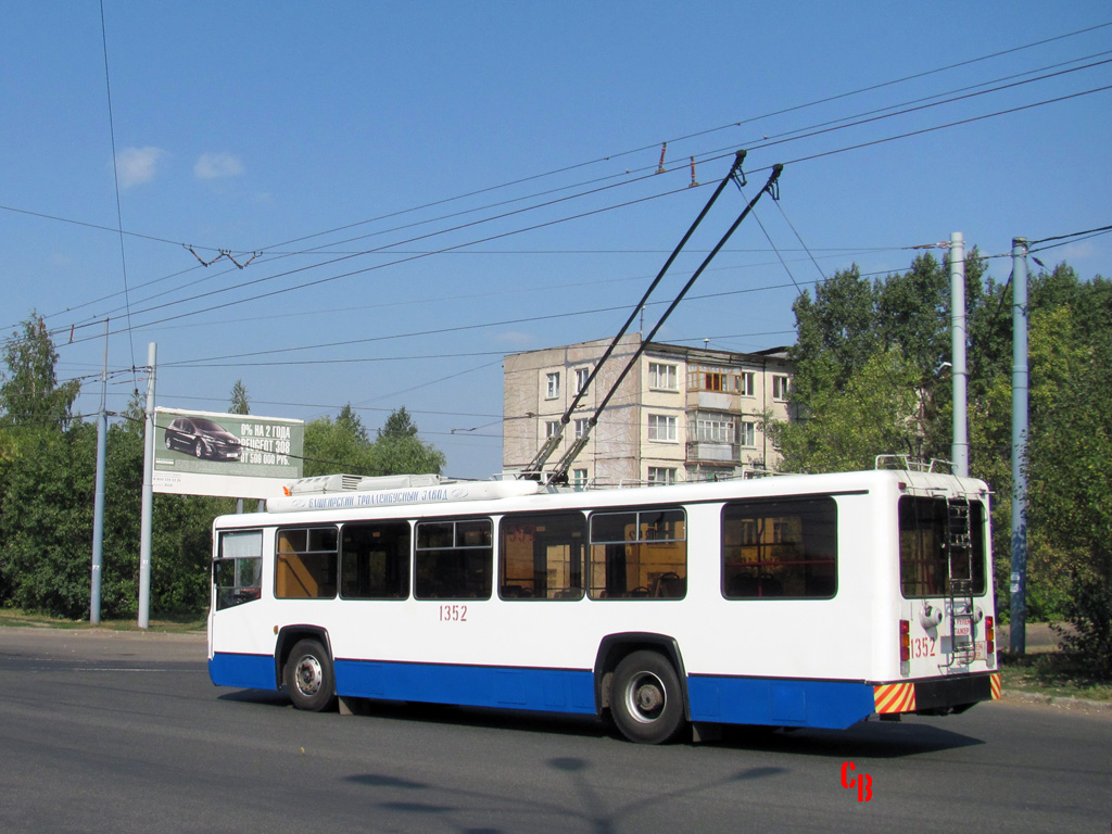 Ижевск, БТЗ-52761А № 1352