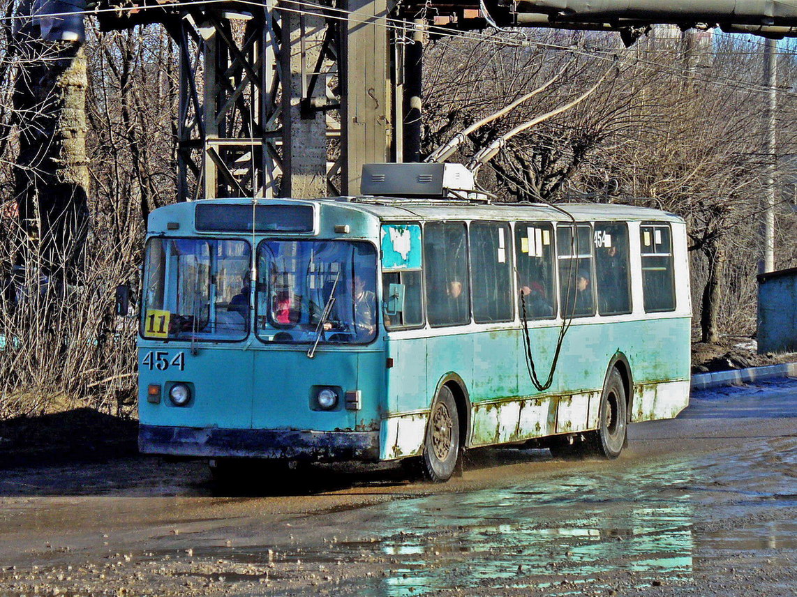 Киров, ЗиУ-682В1 № 454