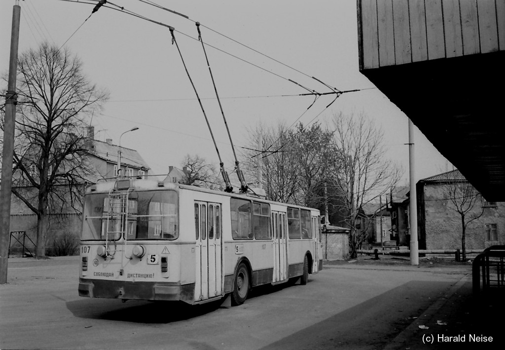 Kaliningrad, ZiU-682V [V00] č. 107; Kaliningrad — Old Photos — Kaliningrad Trolleybuses