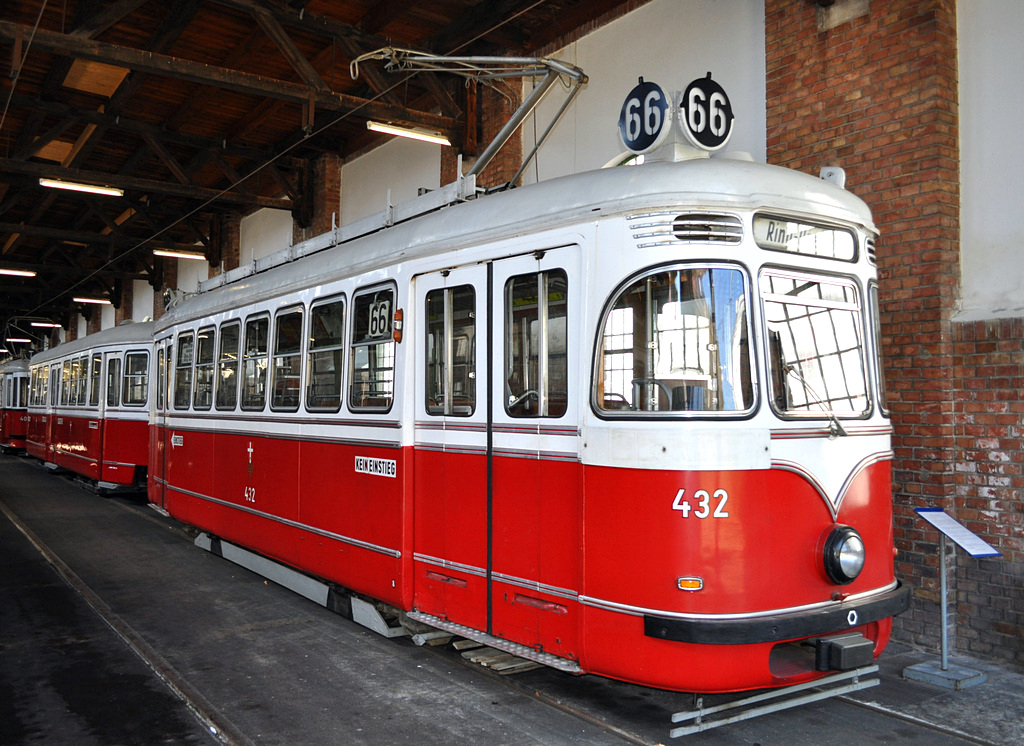 Вена, Lohner Type T2 № 432