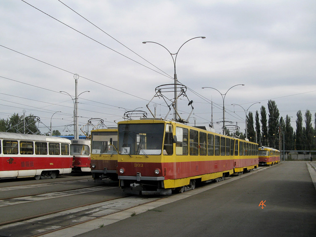 Kyjev, Tatra T6B5SU č. 303
