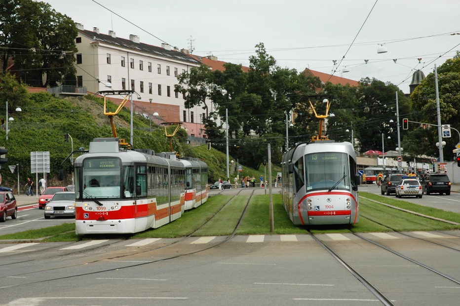 Брно, Vario LF2R.E № 1099; Брно, Škoda 13T Elektra № 1904