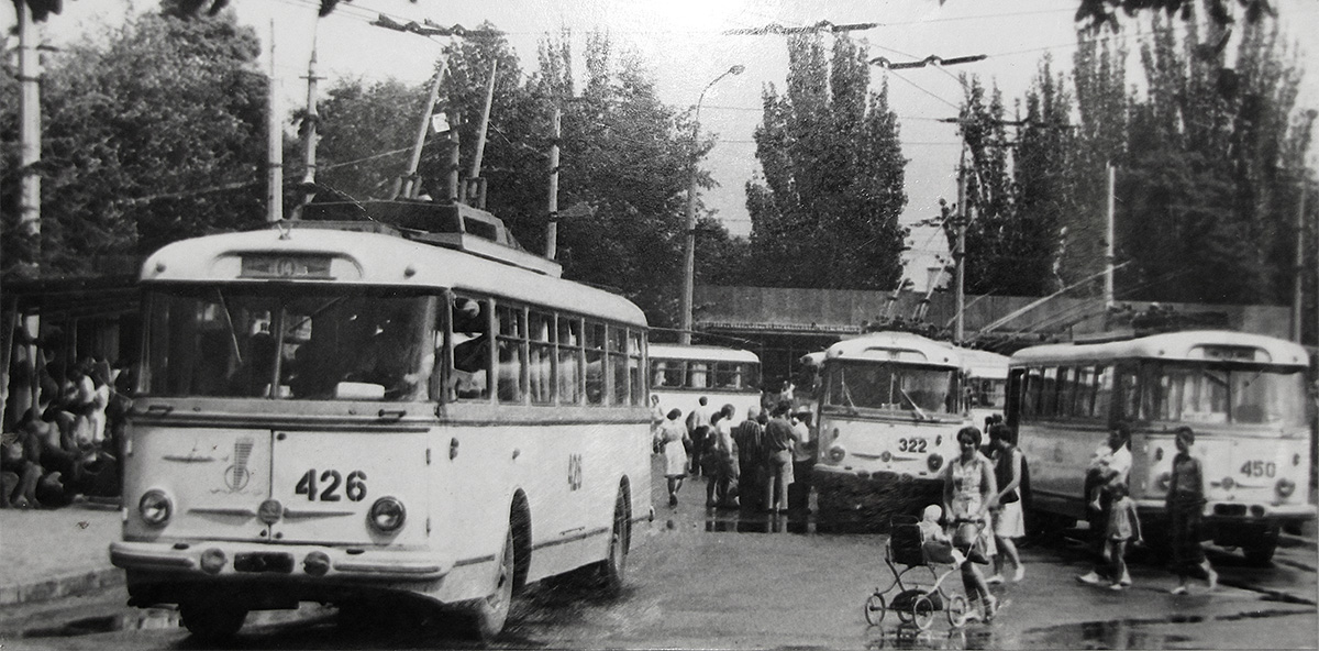 Крымский троллейбус, Škoda 9Tr10 № 426; Крымский троллейбус, Škoda 9Tr18 № 322; Крымский троллейбус, Škoda 9Tr16 № 450; Крымский троллейбус — Исторические фотографии (1959 — 2000)