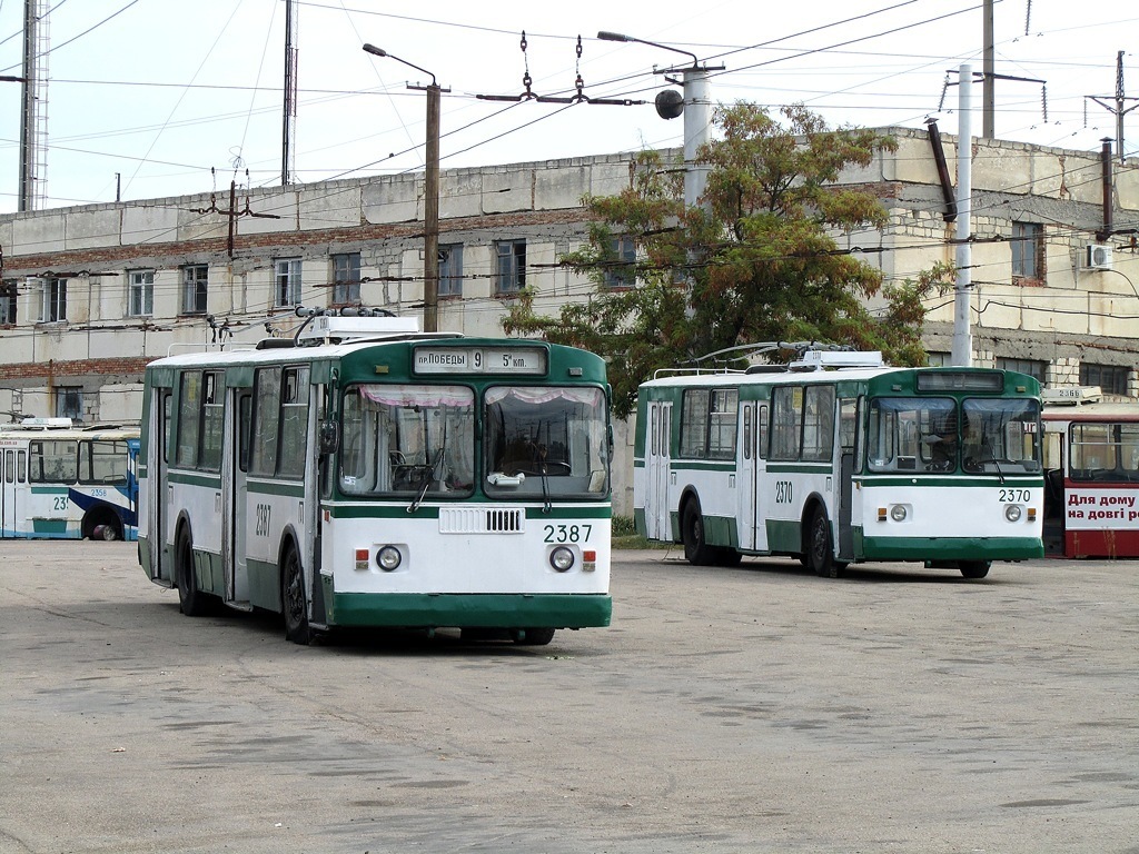 Szevasztopol, ZiU-682G [G00] — 2387; Szevasztopol, ZiU-682V-012 [V0A] — 2370